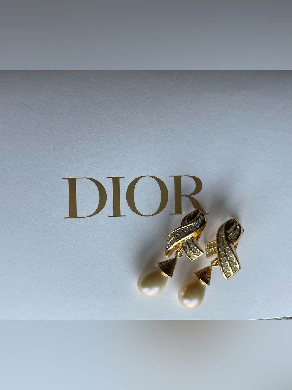 CHRISTIAN DIOR Vintage Pearl Drop Clip-On Earrings